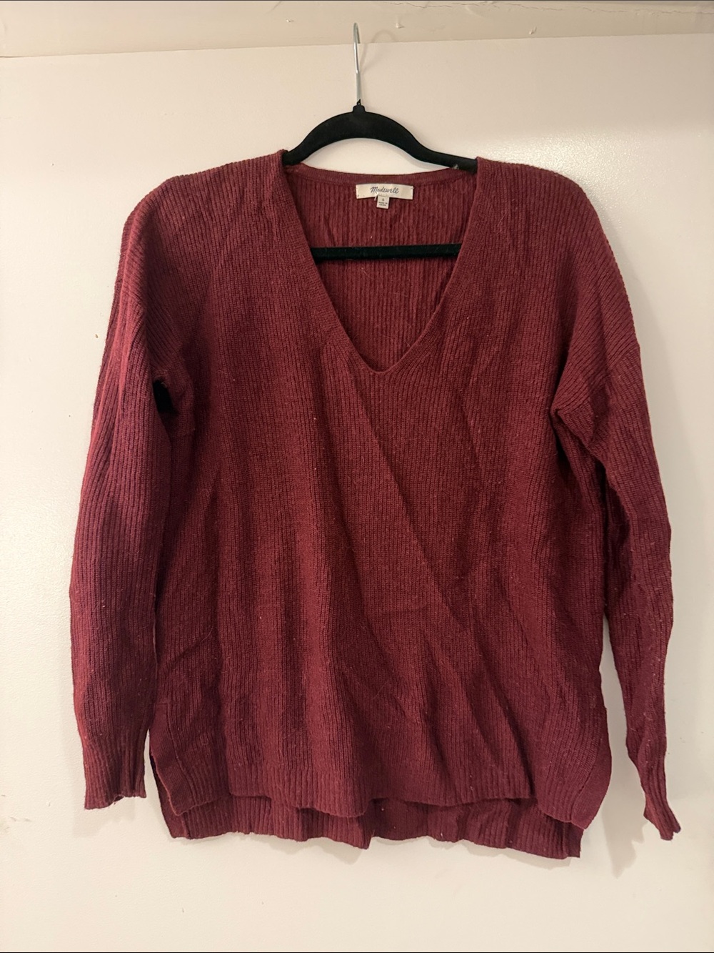 Madewell V-Neck Ribbed Sweater in Burgundy